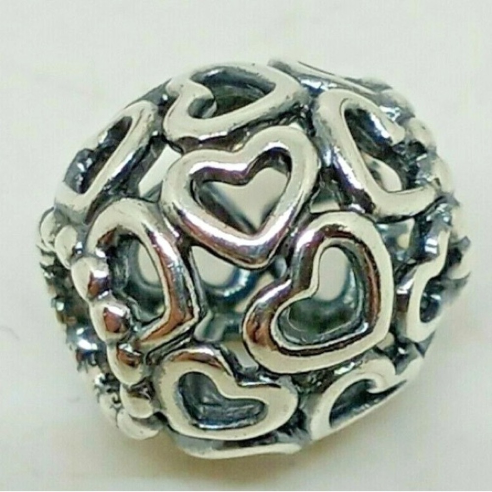 Pandora Authentic Hearts all Around Charm